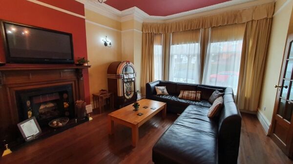 10 Bedroom Hotel With 2 Bedroom 2 Reception Owners Garden Flat