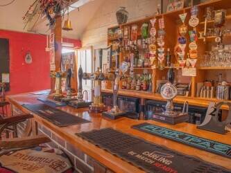 WILTSHIRE - PROMINENT CANALSIDE FREEHOUSE IN VALE OF PEWSEY