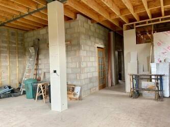 LEICESTERSHIRE - THREE STOREY PARTIALLY BUILT HOLIDAY LET IN DESIREABLE VILLAGE