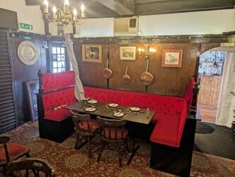 WARWICKSHIRE – WELL-ESTABLISHED CARVERY RESTAURANT IN HISTORIC AND SOUGHT-AFTER VILLAGE
