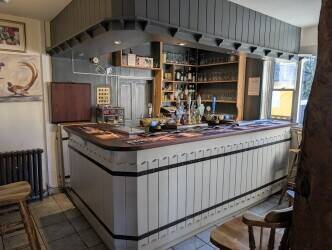 HEREFORDSHIRE - WELL-ESTABLISHED, CHARACTER, COTTAGE STYLE PUB IN PRIME VILLAGE LOCATION