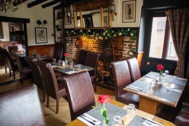 KENT - WELL-KNOWN HISTORIC PUB WITH FIVE LETTING ROOMS KENT - WELL-KNOWN HISTORIC PUB WITH FIVE LETTING ROOMS