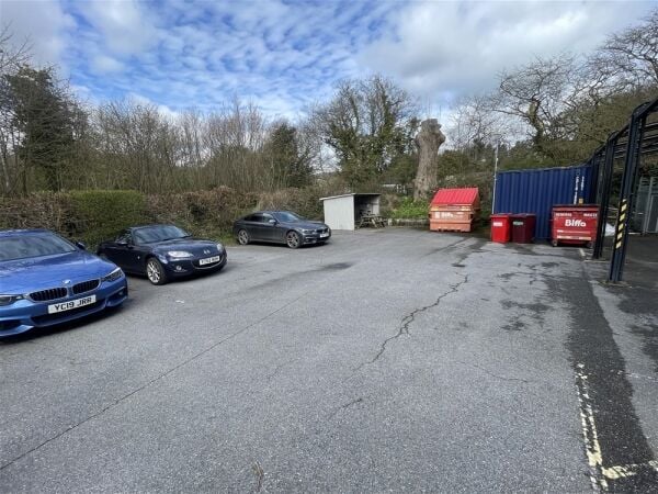 Modern Hybrid Office and storage Premises For Sale in Newton Abbot