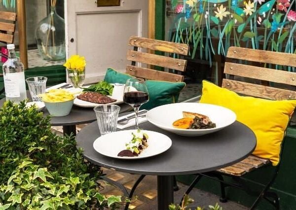Air-conditioned Bar  /   Café  /   Restaurant for Sale