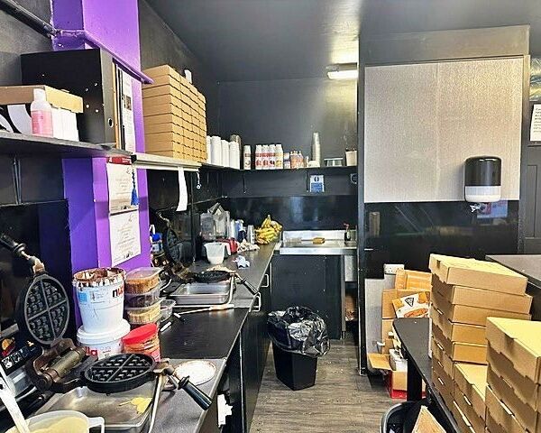 Takeaway Dessert Bar Specialising In Milkshakes, Cookie Dough & American Waffles for Sale