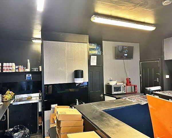 Takeaway Dessert Bar Specialising In Milkshakes, Cookie Dough & American Waffles for Sale