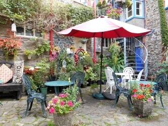 11 BED-GUEST HOUSE, TEA ROOM & SEPARATE 3 BED OWNERS’ COTTAGE