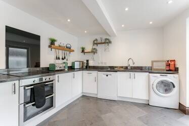 Luxury Holiday Home With Separate Annexe / Owners Accommodation - Flexible Seller