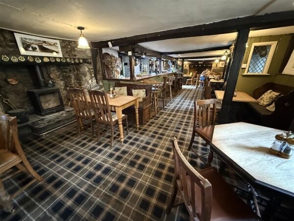 14C South Devon Village Freehouse For Sale in Totnes 14C South Devon Village Freehouse For Sale in Totnes