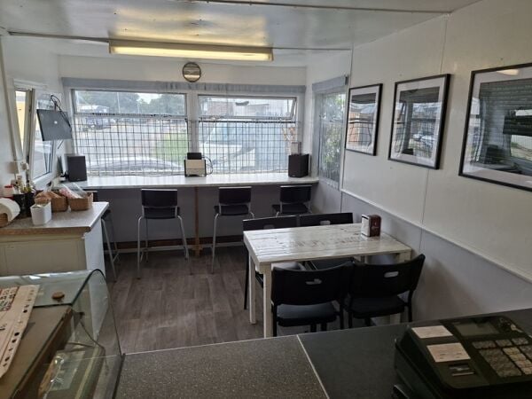 Flame-Grilled Favourite – Established Snack Bar with Freehold Cabin