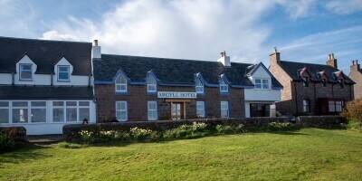 Well-Established, Popular 17-Bedroom Historic Island Hotel