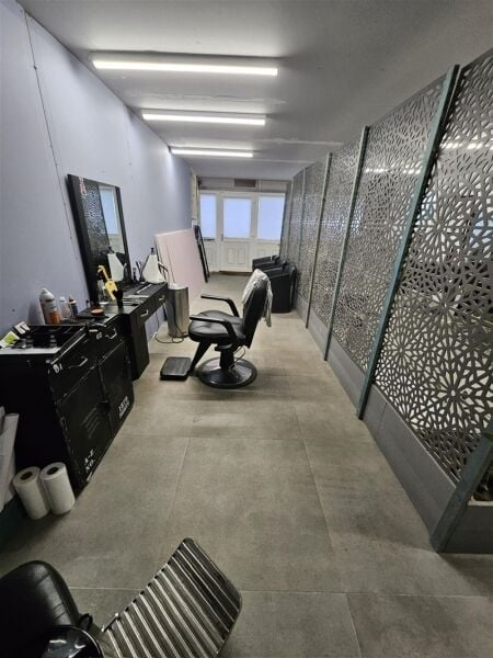 COMMERCIAL PROPERTY SUITABLE FOR A MULTITUDE OF USES