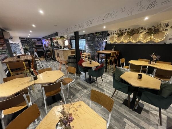 Fully fitted high-quality bar and restaurant premises in the heart of Kingsbridge For Sale in Kingsbridge Fully fitted high-quality bar and restaurant premises in the heart of Kingsbridge For Sale in Kingsbridge