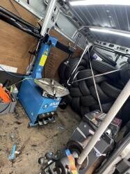 Mobile tyre fitting service Mobile tyre fitting service