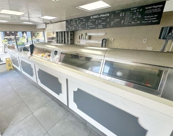 Established fish & chip shop with flat, central Uttoxeter Established fish & chip shop with flat, central Uttoxeter