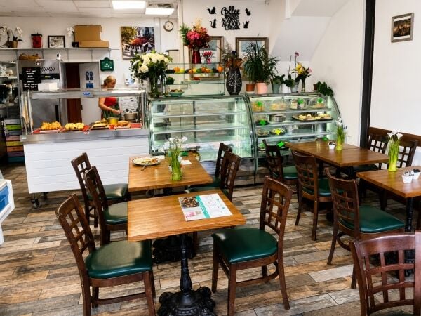 THRIVING INDEPENDENT CAFE & COFFEE HOUSE OPPORTUNITY