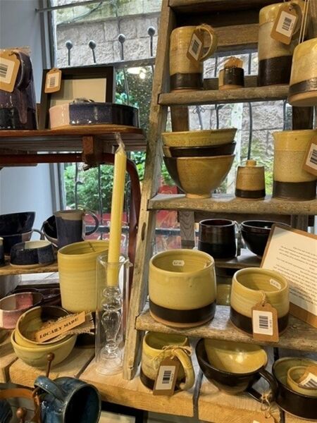 INDEPENDENT GIFT SHOP INDEPENDENT GIFT SHOP