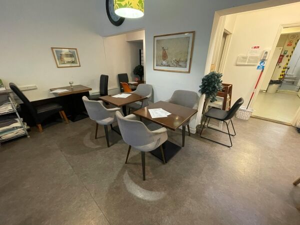 Busy Cafe - Prominent High Street Location - Leasehold Busy Cafe - Prominent High Street Location - Leasehold