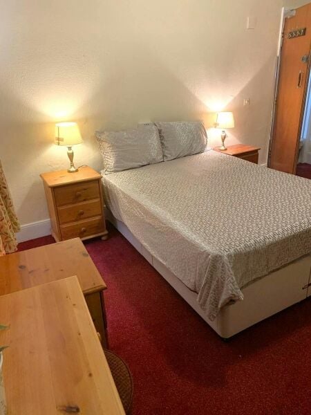 Centrally Located HMO With Valuable Hostel Consent - Available to Rent
