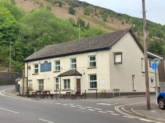 RHYMNEY VALLEY SOUTH WALES - WELL APPOINTED AND MUTUALLY SUCCESSFUL TRADITIONAL VILLAGE PUB