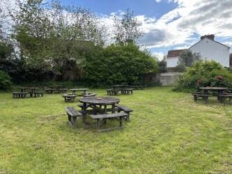 SOMERSET - FREE-OF-TIE VILLAGE PUB ON FRINGE OF COUNTY TOWN SOMERSET - FREE-OF-TIE VILLAGE PUB ON FRINGE OF COUNTY TOWN