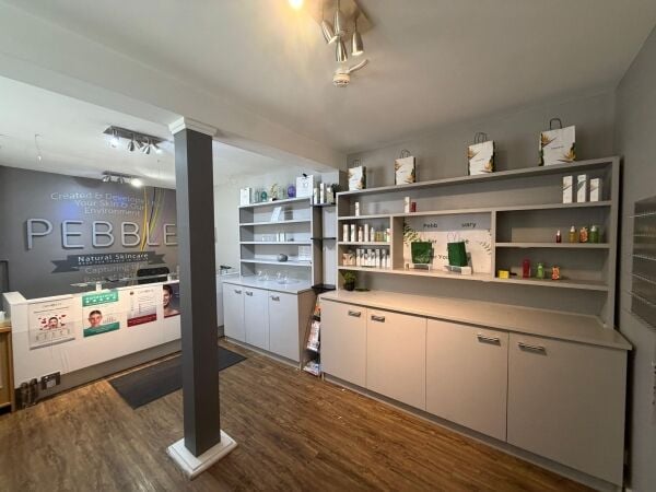 COMMERCIAL PREMISES TO LET IN THE HEART OF HITCHIN COMMERCIAL PREMISES TO LET IN THE HEART OF HITCHIN