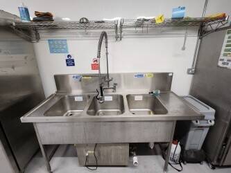 Fully Equiped Dark Kitchen for sale in New Malden Fully Equiped Dark Kitchen for sale in New Malden