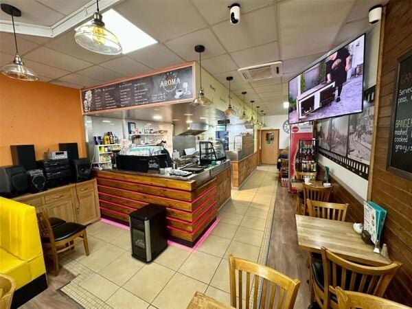 LEASEHOLD LIC. DAYTIME CAFE/RESTAURANT
WITH SELF CONTAINED 4 BED FLAT ABOVE LEASEHOLD LIC. DAYTIME CAFE/RESTAURANT
WITH SELF CONTAINED 4 BED FLAT ABOVE