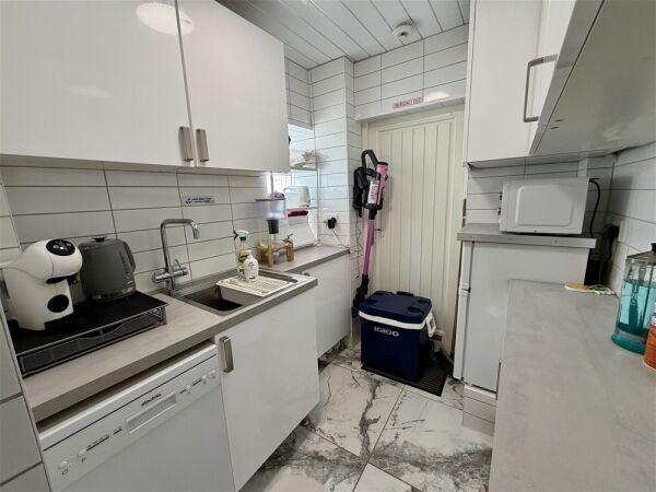 Vacant Unit For Sale in Doncaster Vacant Unit For Sale in Doncaster