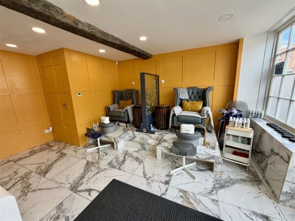 Vacant Unit For Sale in Doncaster