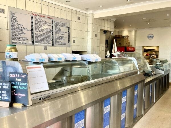FISH & CHIP TAKEAWAY/RESTAURANT/CAFÉ & ICE CREAM PARLOUR with ALCOHOL LICENCE FISH & CHIP TAKEAWAY/RESTAURANT/CAFÉ & ICE CREAM PARLOUR with ALCOHOL LICENCE