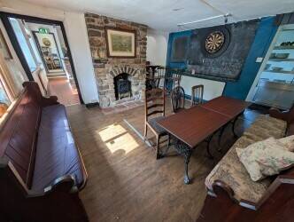 MONMOUTHSHIRE (NEAR CHEPSTOW) - CHARACTER VILLAGE FREEHOUSE