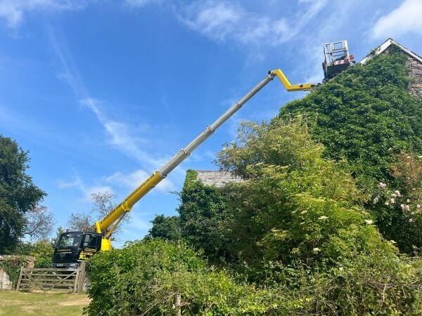 MOBILE ELEVATED WORK PLATFORM (CHERRY PICKER) HIRE MOBILE ELEVATED WORK PLATFORM (CHERRY PICKER) HIRE