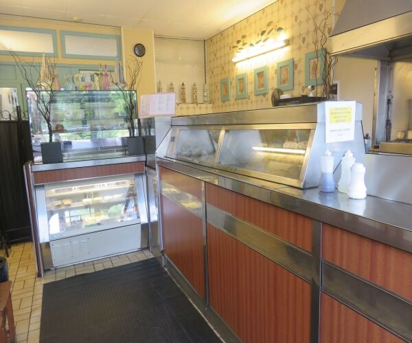 Established fish & chip/hot food shop with same ownership 36 years in wealthy catchment area. Established fish & chip/hot food shop with same ownership 36 years in wealthy catchment area.