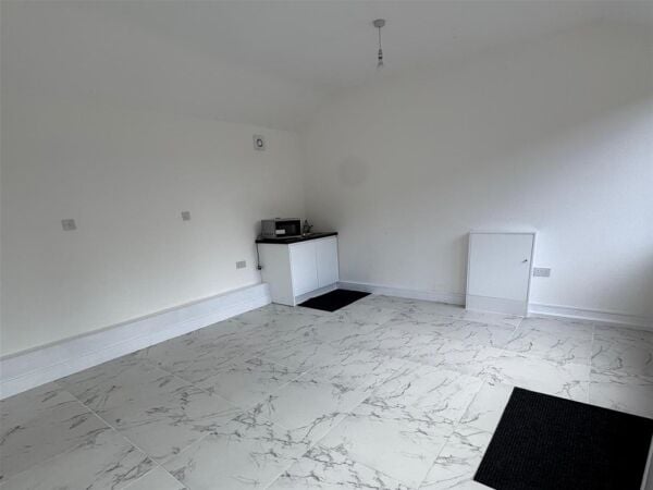 Vacant Unit For Sale in Liversedge