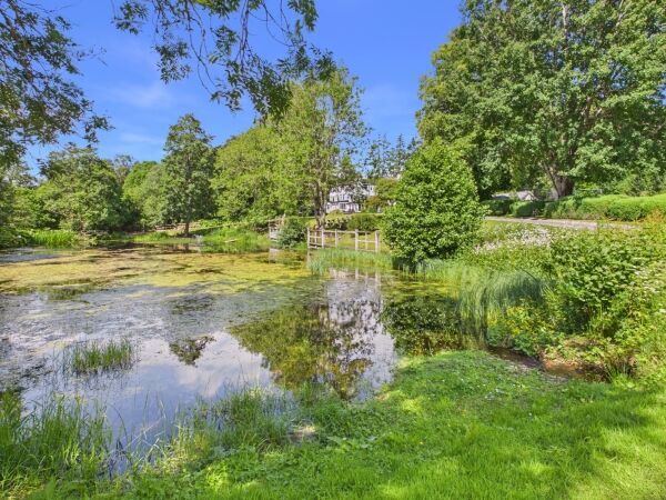 Grand Loch Ness estate with thriving exclusive-use hospitality business