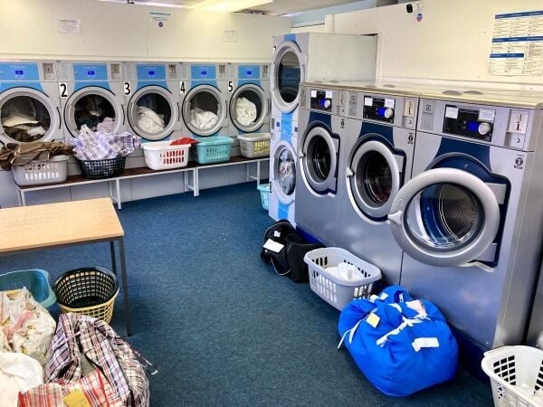 LAUNDERETTE & COMMERCIAL LAUNDRY LAUNDERETTE & COMMERCIAL LAUNDRY