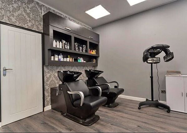 Well Presented Unisex Hair Salon Plus Nail Bar for Sale Well Presented Unisex Hair Salon Plus Nail Bar for Sale