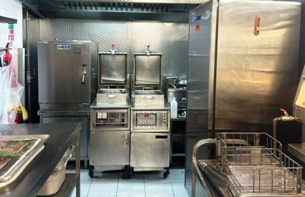 Fast Food Takeaway specialises In Chicken for Sale Fast Food Takeaway specialises In Chicken for Sale