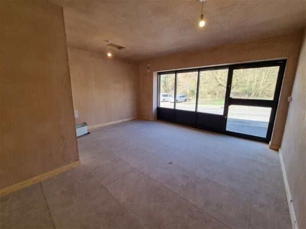 Vacant Unit For Sale in Brighouse Vacant Unit For Sale in Brighouse