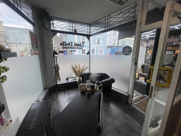Retail Premises in a Prime Position To Let For Sale in Newton Abbot