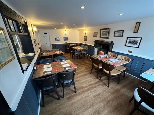 FREEHOLD GRADE II LISTED LIC. PUBLIC HOUSE & RESTAURANT
