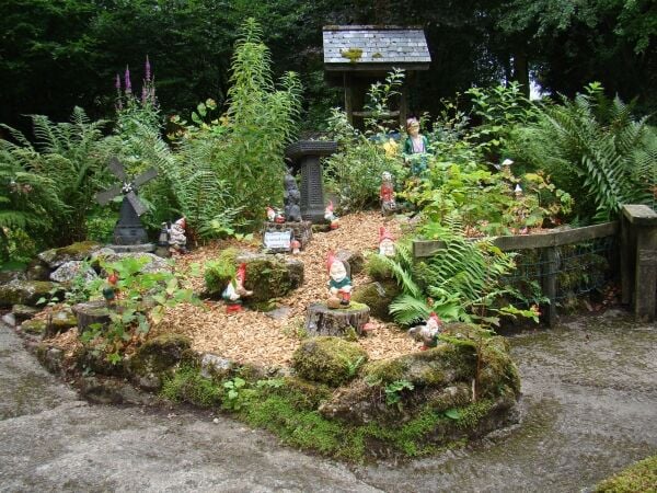 TOURIST ATTRACTION โ GIFT/SOUVENIR RETAIL, ORNAMENT RETAIL & MANUFACTURING, SNACKS & GARDENS TOURIST ATTRACTION โ GIFT/SOUVENIR RETAIL, ORNAMENT RETAIL & MANUFACTURING, SNACKS & GARDENS