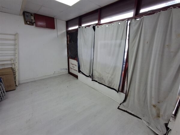 Vacant Unit For Sale in Huddersfield Vacant Unit For Sale in Huddersfield