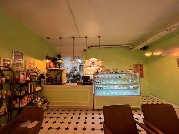 Spacious Well Equipped Town Centre Café/Bakery – Outside Seating Spacious Well Equipped Town Centre Café/Bakery – Outside Seating