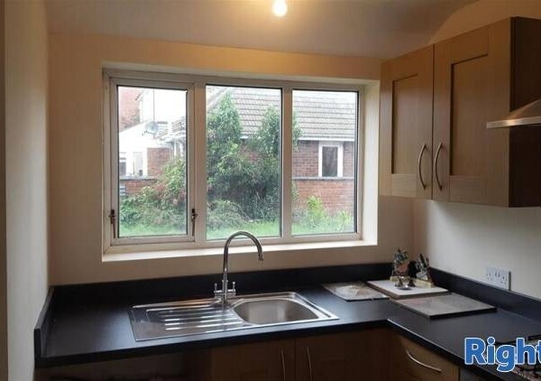 Retail Unit & Accomodation - WARWICKSHIRE Photo 3