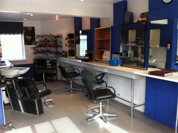 HAIR & BEAUTY SALON based LONDON SE17 Photo 4