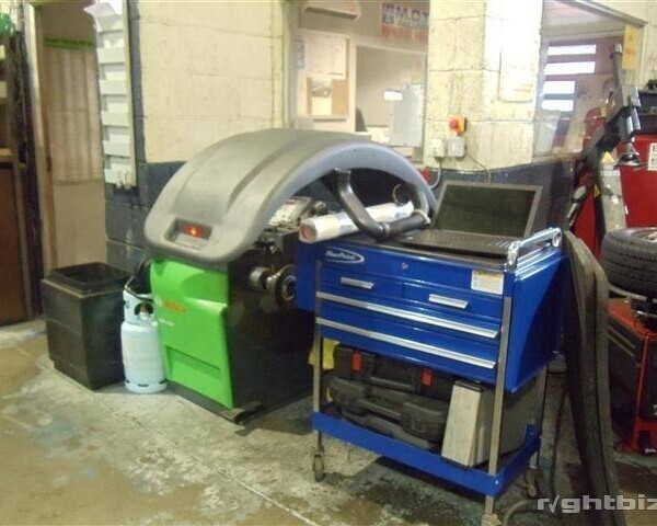 Garage and MOT Centre Photo 4