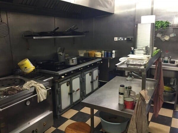 POPULAR INDIAN TAKEAWAY & DELIVERIES WITH ACCOMMODATION FOR SALE IN ELLESMERE PORT Photo 4