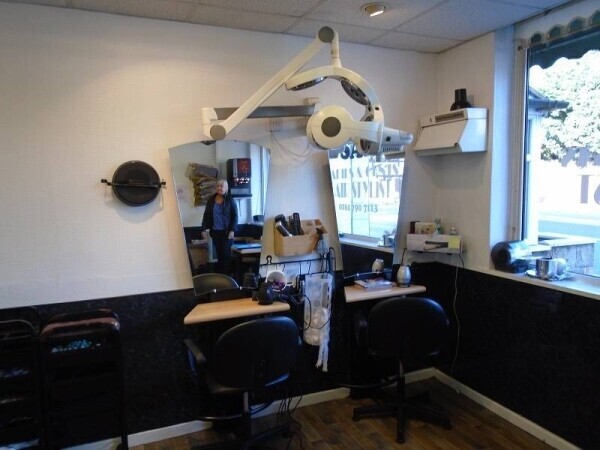 Established Family Friendly Hair Salon Photo 4